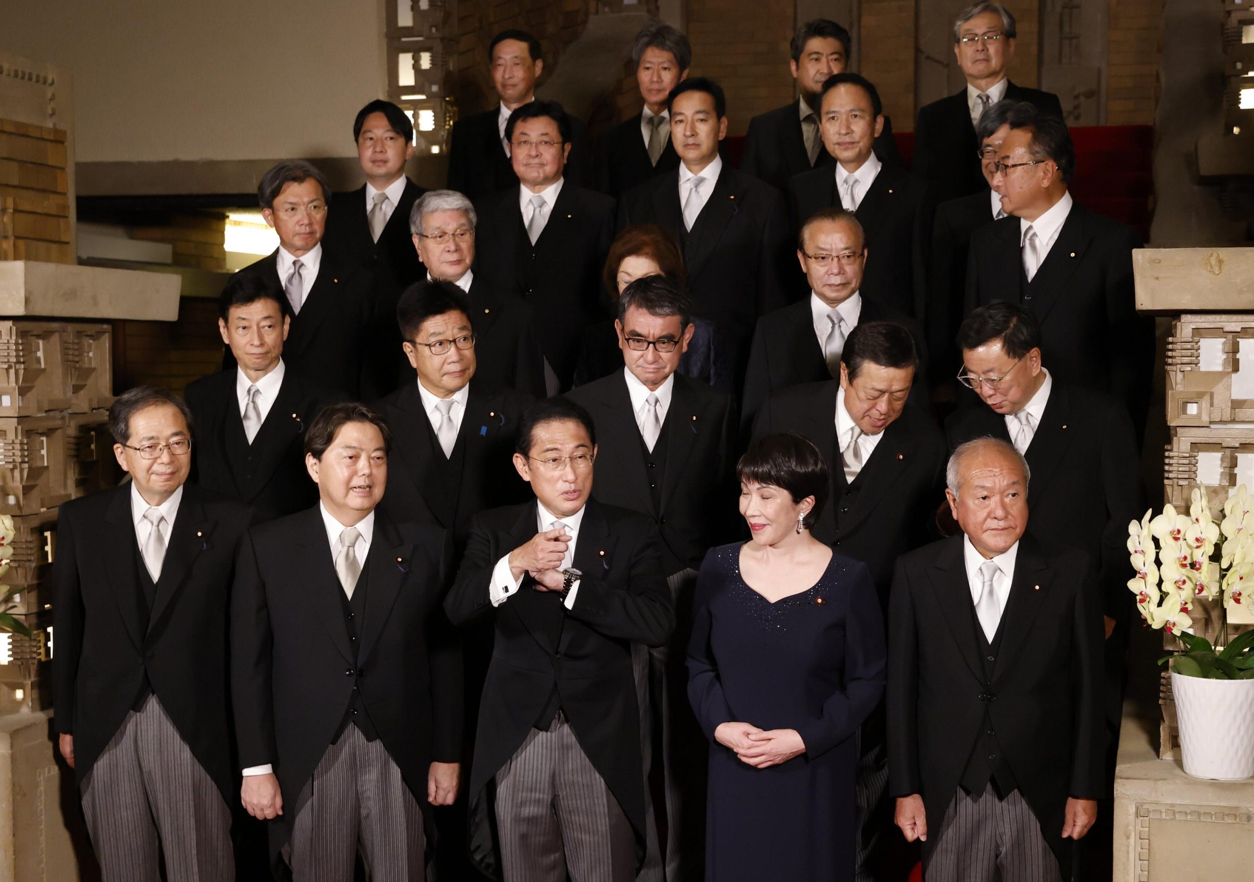 Photo of Der japanische Premierminister reinigt die Regierung, nachdem die Unterstützung für kirchliche Beziehungen nachgelassen hat
