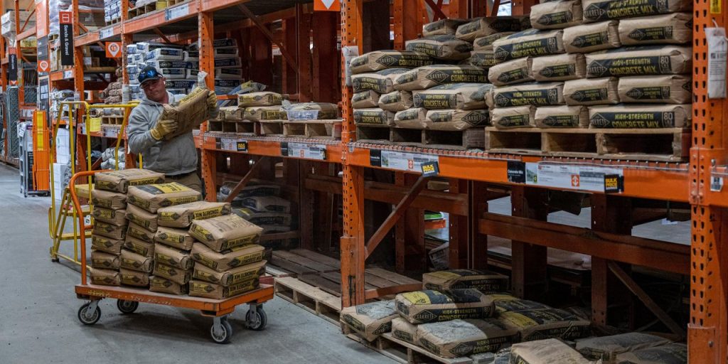 Home Depot meldet höhere Umsätze, da die Transaktionen weiter zurückgehen