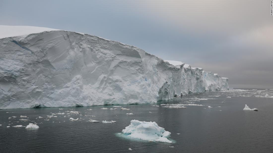 Photo of Wissenschaftler sagen, dass der „Doomsday“-Thwaites-Gletscher „seine Nägel“ fangen wird
