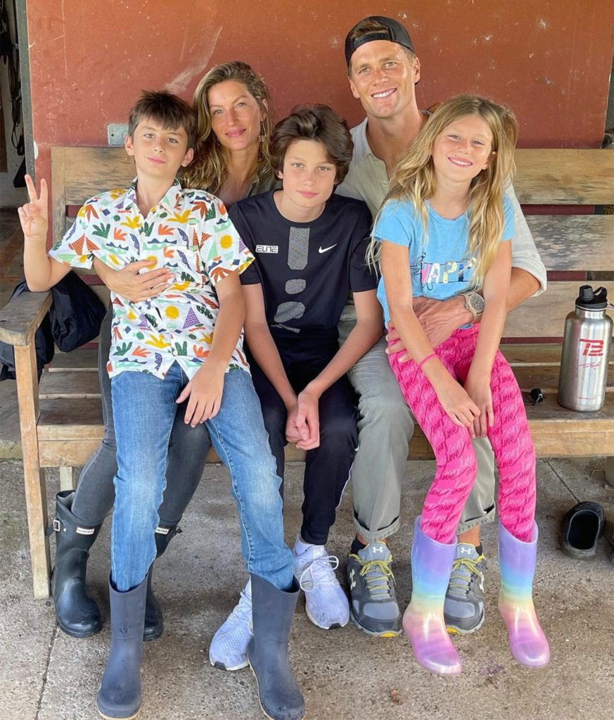 Tom Brady und Gisele Bündchen mit ihrer Familie im August 2021.
