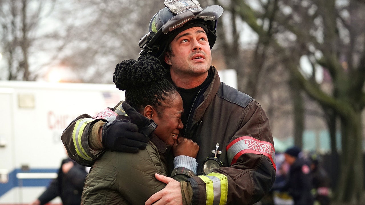 Photo of Der Manager des Bestattungsunternehmens sagte, die Schießerei auf das „Chicago Fire“ sei „unglaublich“, ein echtes Feuer in der Nähe habe die Szene „chaotisch“ gemacht.