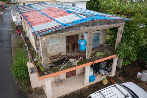 Getsabel Osorio steht am Samstag, den 17. September, in ihrem Haus in Luisa.  Hurrikan Maria hat es vor fünf Jahren zerstört.
