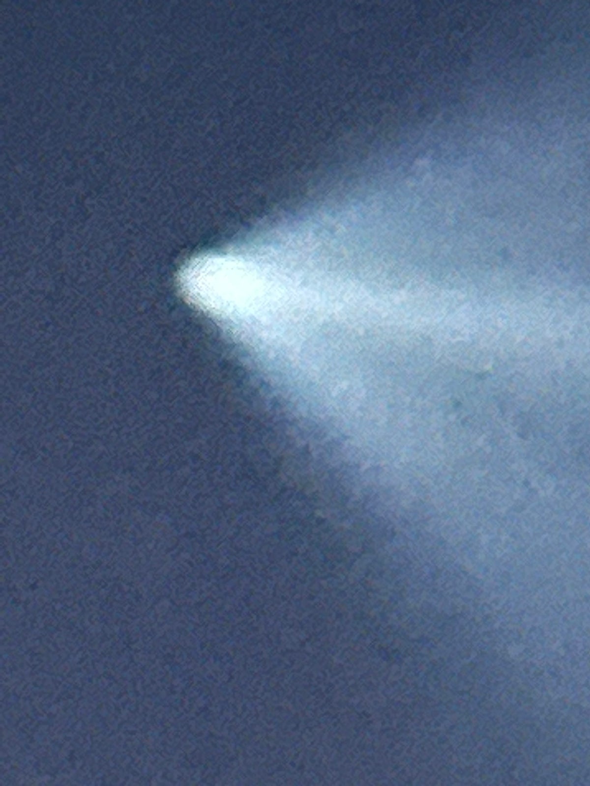 Der Kondensstreifen einer SpaceX Falcon 9-Rakete über Marlboro.  Foto mit freundlicher Genehmigung von Virginia Klein Viewer, News 12 New Jersey.