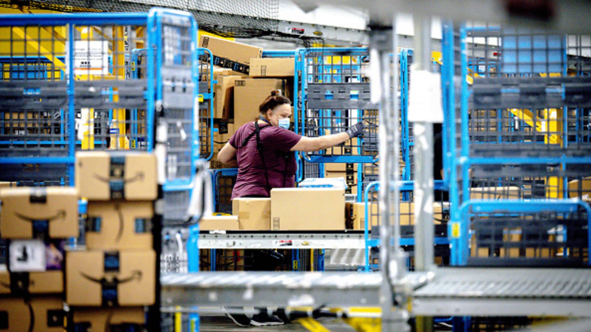 Amazon erhöht die Löhne für Lager- und Lieferarbeiter