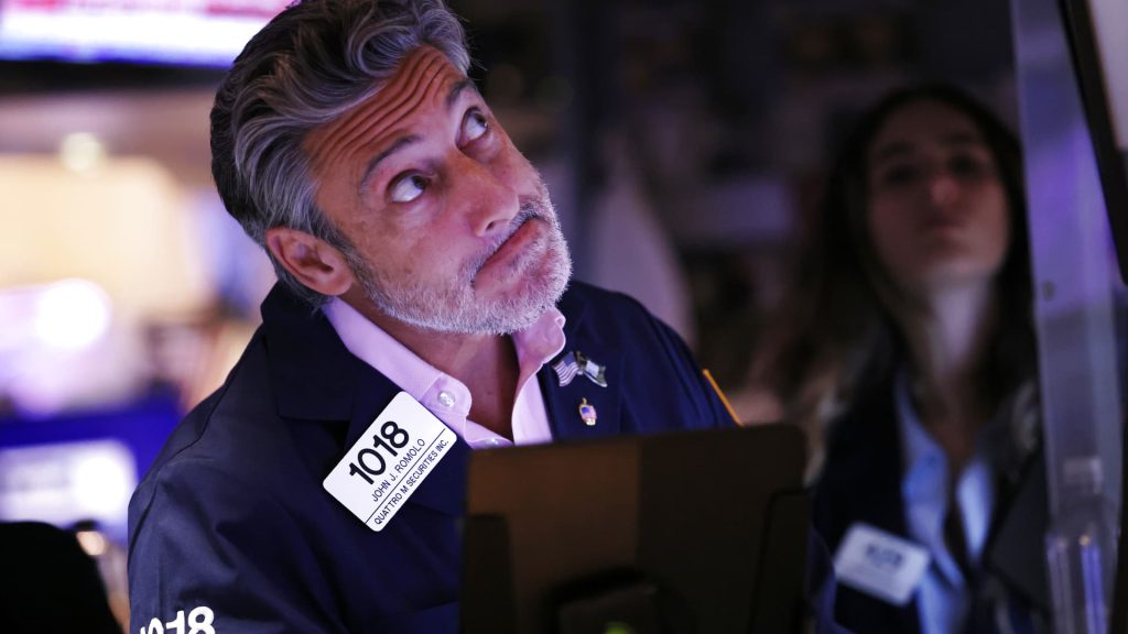 Die Dow-Futures sind um mehr als 200 Punkte gefallen, während sich die Wall Street auf die große Sitzung der Federal Reserve in dieser Woche vorbereitet