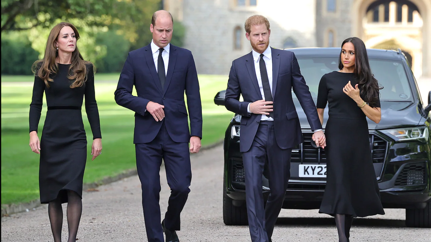 Photo of Die Prinzen William und Harry mit Catherine und Meghan begrüßen die Trauernden