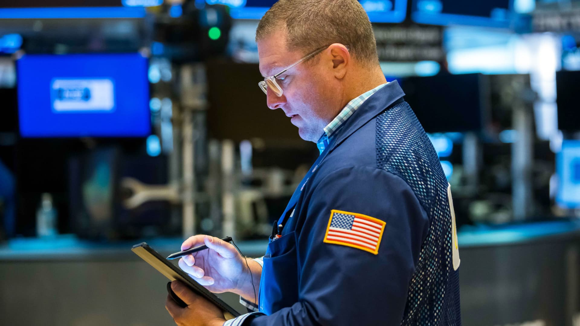Photo of Die Dow-Futures fielen nach einer zweitägigen Rally an der Wall Street um mehr als 200 Punkte