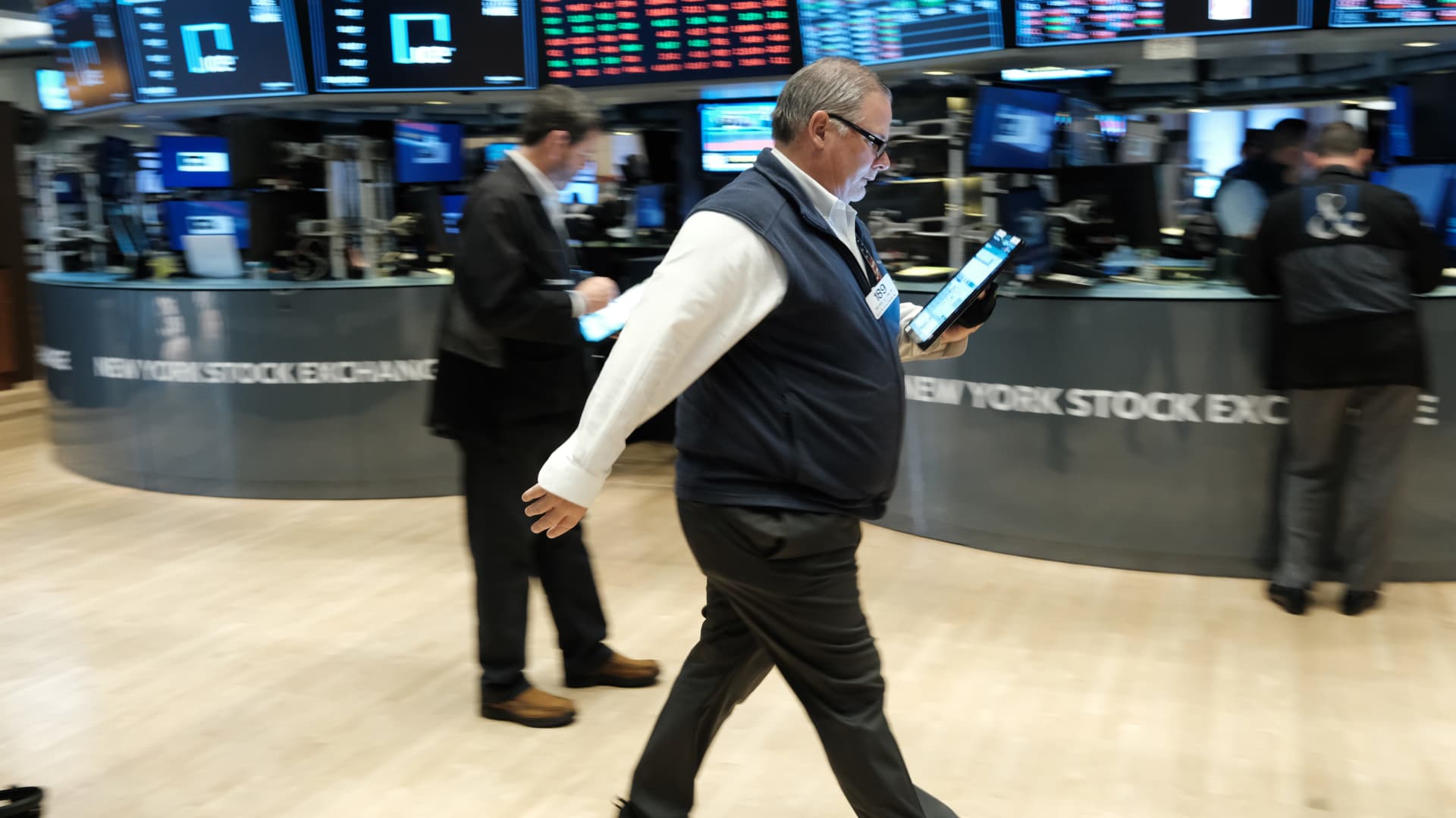 Photo of Die Dow-Futures fielen um mehr als 150 Punkte, als die Renditen der Staatsanleihen stiegen