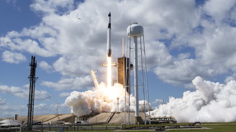 Photo of Eine SpaceX-Kapsel zum Andocken an die Internationale Raumstation mit internationalen Astronauten
