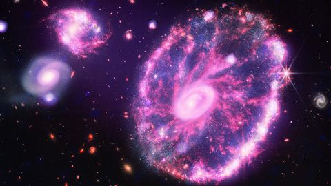 Chandras Röntgendaten trugen zu den Fackeln auf dem Bild des Webb-Teleskops der Cartwell-Wheel-Galaxie bei.