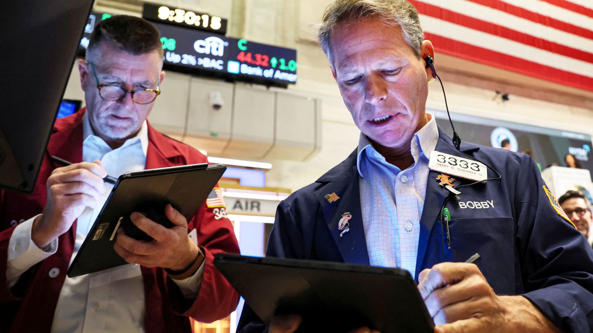 Photo of Aktien-Futures stiegen, nachdem der Nasdaq seinen besten Tag seit Juli verzeichnete