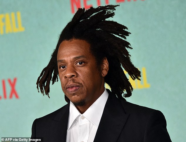 Photo of Jay-Z sagt, Bacardi versuche, ihm weniger als die Marke Cognac D’Usse zu zahlen, als er eine Überprüfung fordert