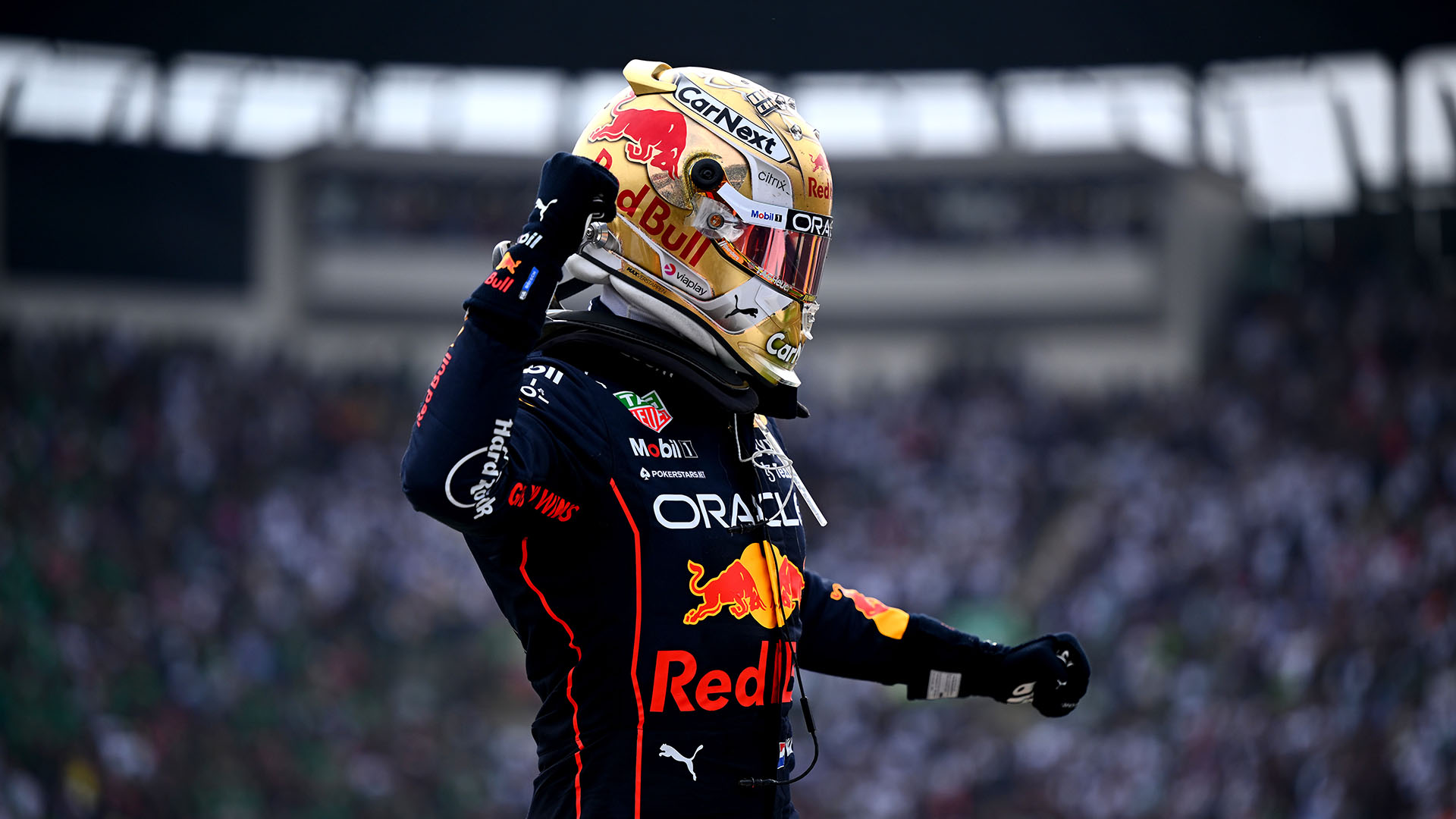 Photo of Verstappen schreibt F1-Geschichte, als er Hamilton in Mexiko für seinen 14. Saisonsieg schlägt