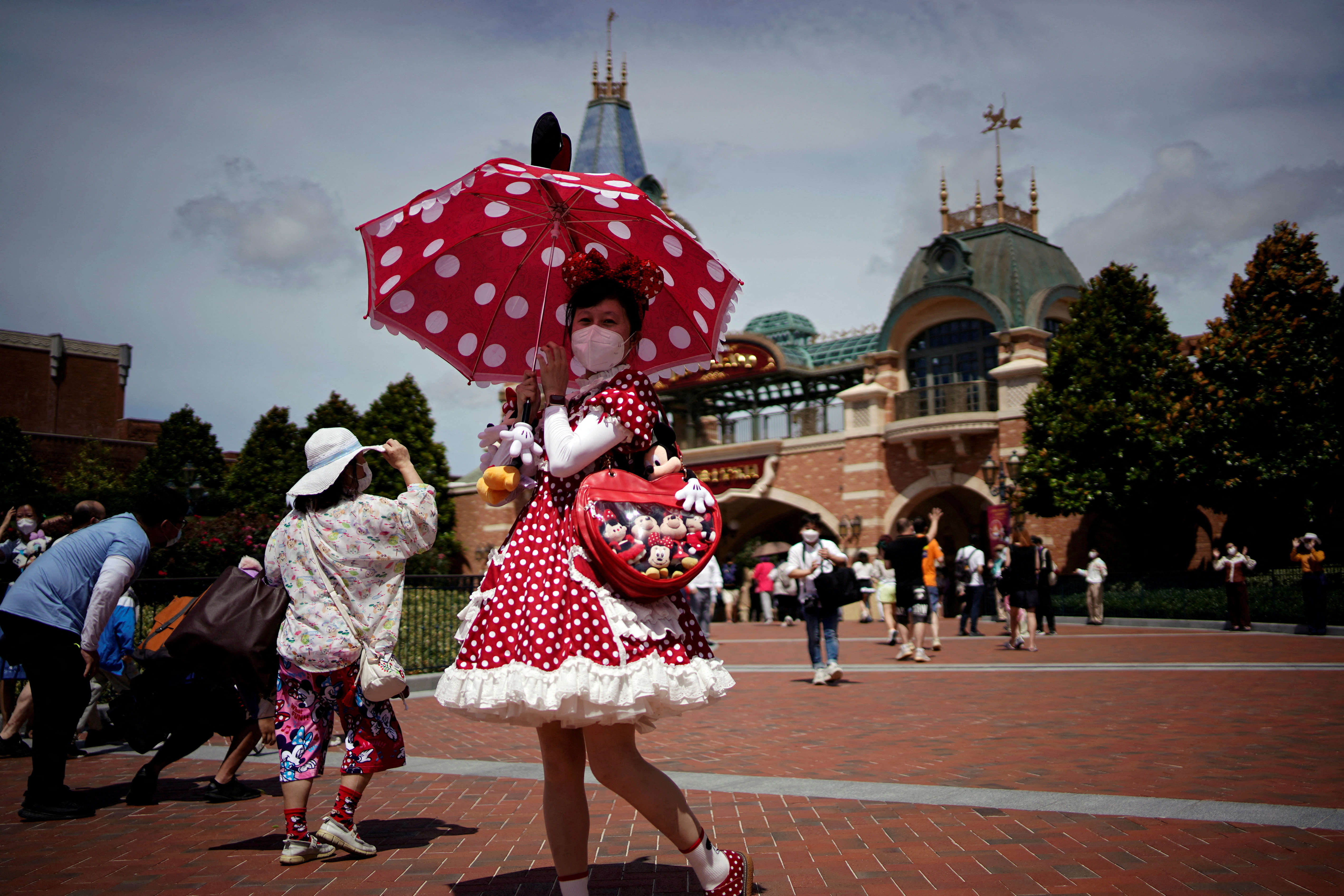 Der Themenpark Disneyland wird im Shanghai Disney Resort wiedereröffnet