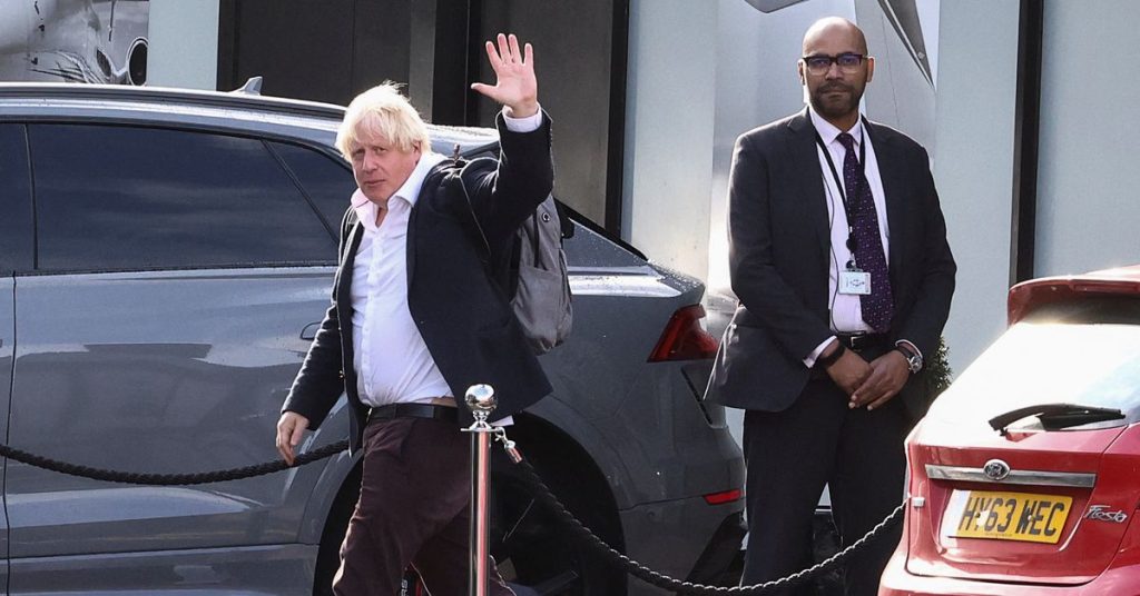 Boris Johnson kehrt nach Großbritannien zurück, um ein schnelles politisches Comeback zu erreichen