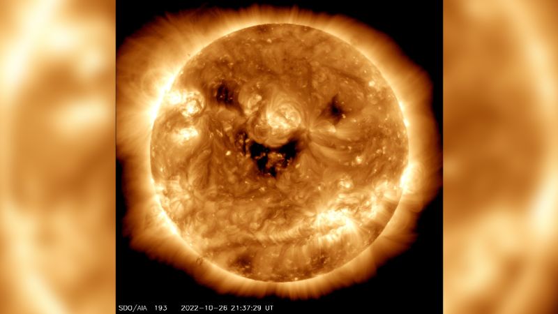 Photo of Die NASA nimmt ein gruseliges Bild der lächelnden Sonne auf