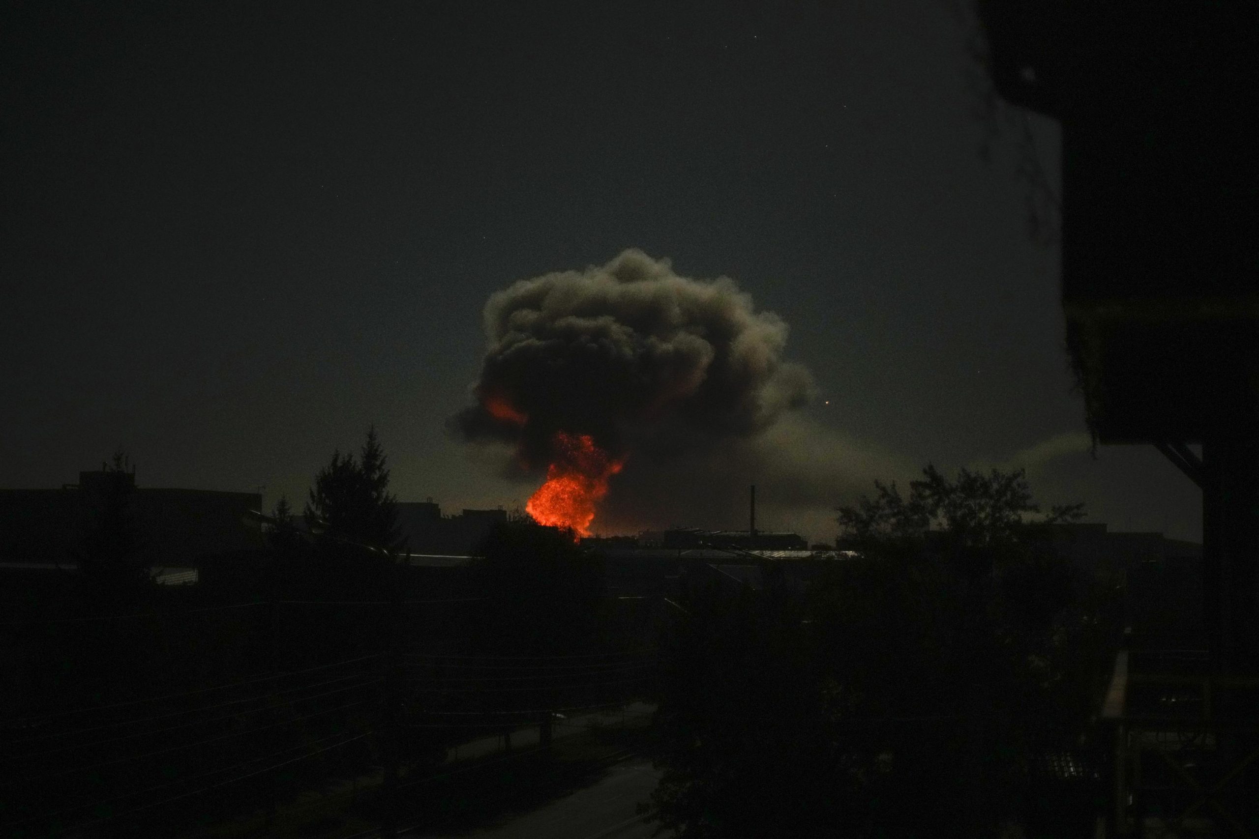 Photo of Mehrere Explosionen erschüttern Charkiw im Osten der Ukraine