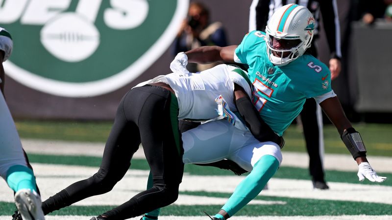 Photo of Teddy Bridgewater: Das neue NFL-Gehirnerschütterungsprotokoll führte dazu, dass das QB der Miami Dolphins am Sonntag entfernt wurde, sagt das Team
