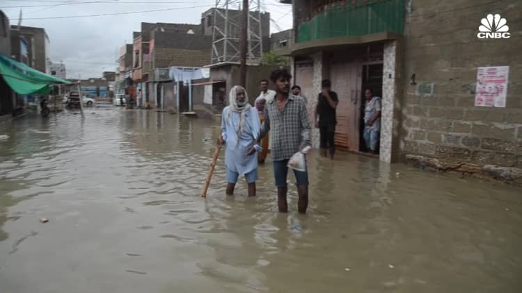 Pakistan kämpft nach historischen Überschwemmungen