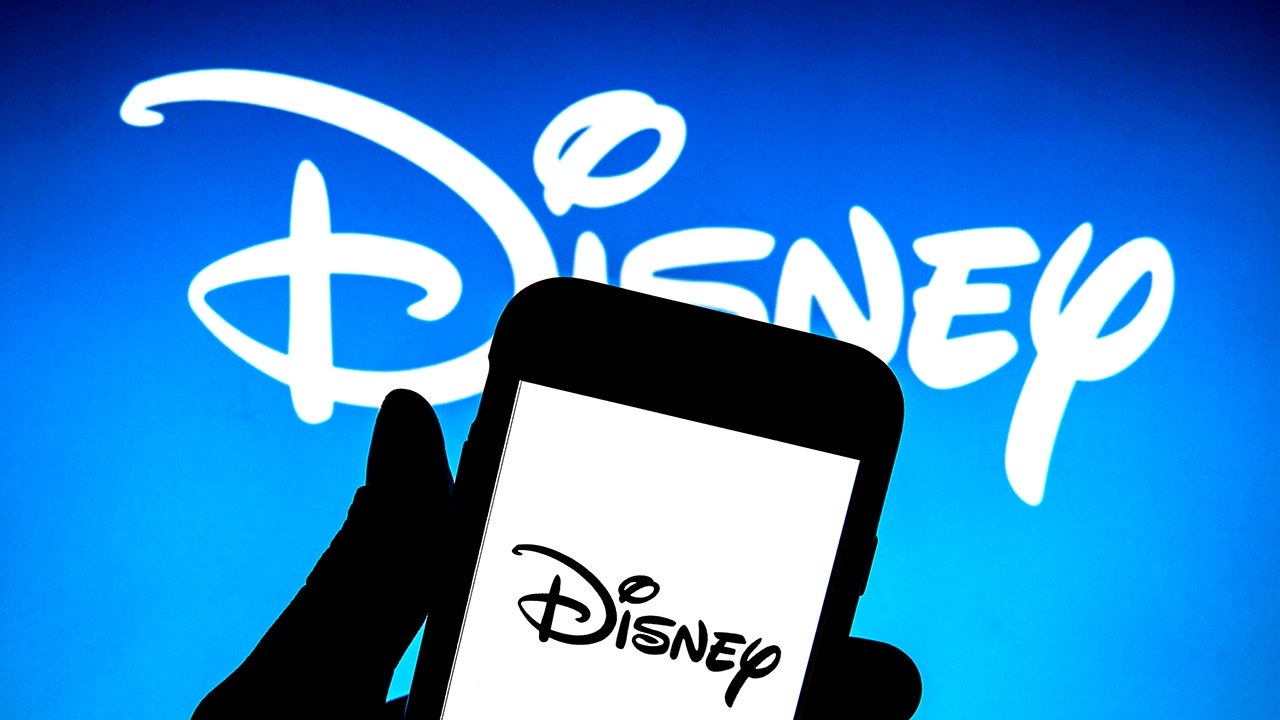 Disney kündigt bevorstehende Entlassungen und Einstellungsstopp an, um die Kosten in einem internen Memo von CEO Bob Chapek zu senken: Bericht