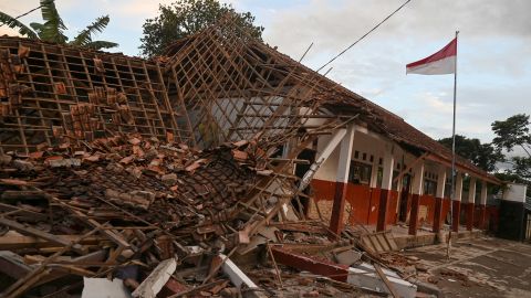 Das nach dem Erdbeben eingestürzte Gebäude der Cianjur-Schule.