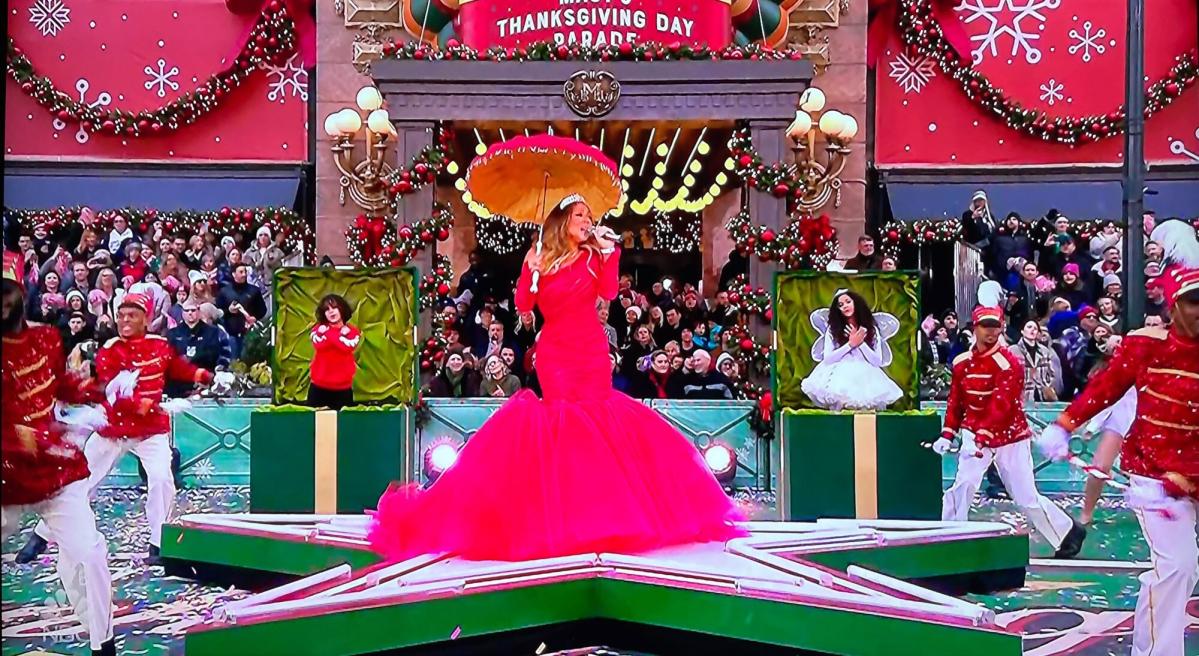 Photo of Mariah Careys Kinder nehmen an der Thanksgiving-Parade „All I Want for Christmas Is You“ teil