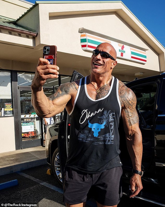 Photo of Dwayne Johnson kaufte Snickers Bars am Standort Hawaii 7-Eleven, um frühere Ladendiebstähle auszugleichen