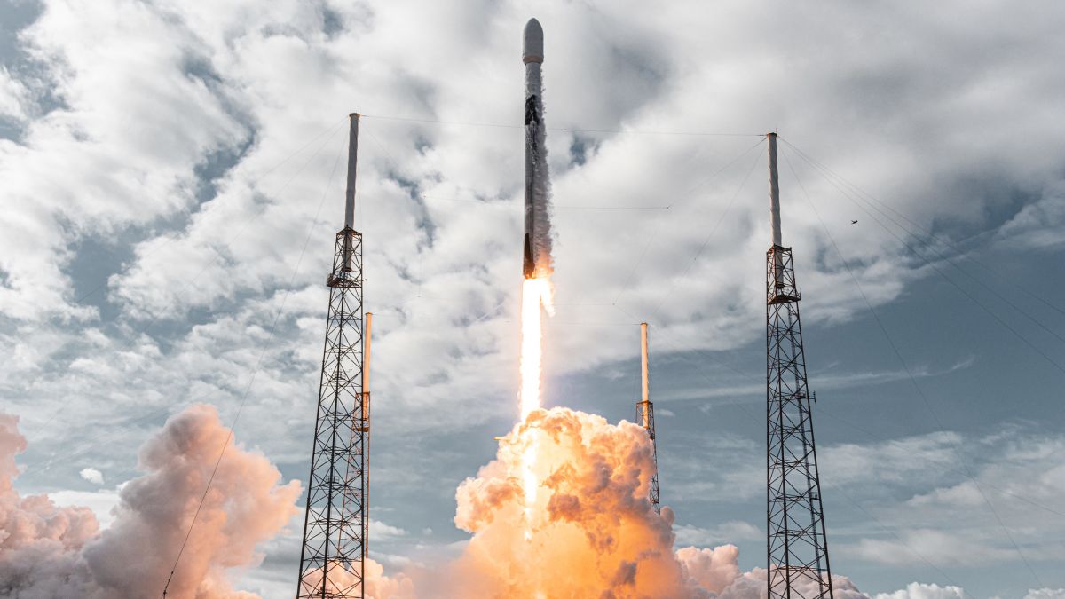 Photo of Beobachten Sie, wie SpaceX am Dienstag (22. November) einen neuen Kommunikationssatelliten startet