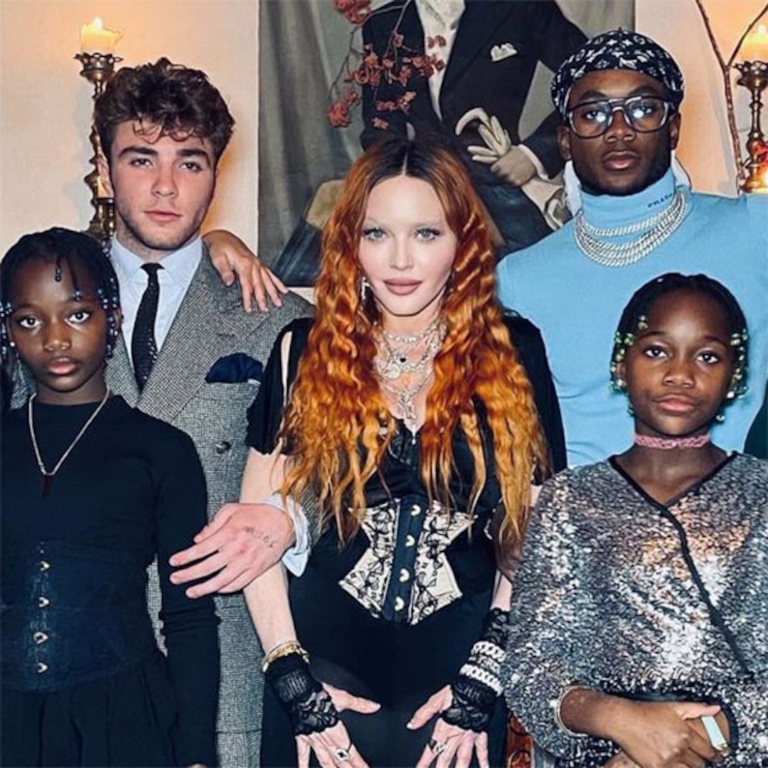 Photo of Madonna teilt an Thanksgiving seltene Familienfotos mit allen sechs Kindern