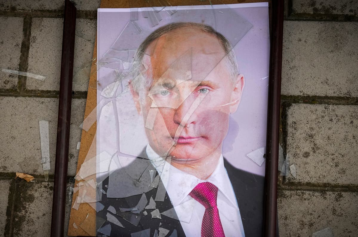 Photo of Selenskyjs Adjutant sagt, Wladimir Putin „lebe in Angst um sein Leben, während sich die Armee zurückzieht“