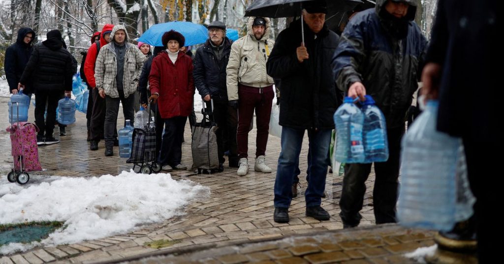 Snowy Kyiv kämpfte mit Stromausfällen und befürchtete neue Angriffe