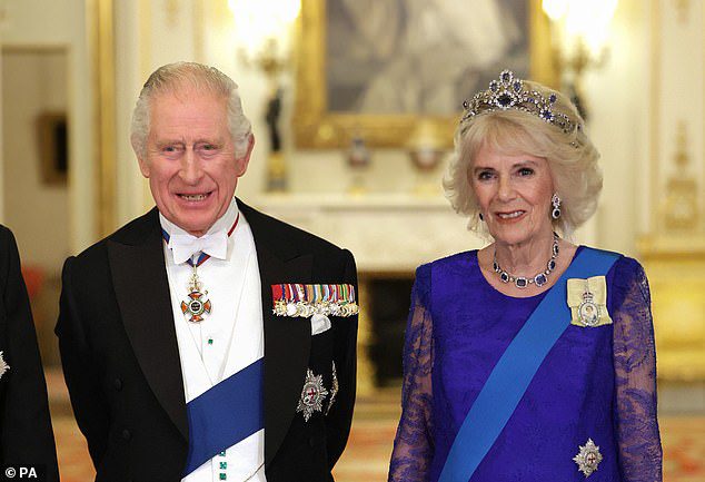 Königliche Quellen beschreiben, wie König Charles und Königin Camilla sind 