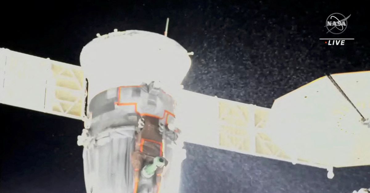 Photo of Ein ungeklärtes Leck eines angedockten Sojus-Raumschiffs bricht einen russischen Weltraumspaziergang an Bord der Internationalen Raumstation ab