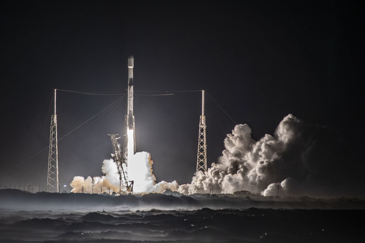 Photo of Beobachten Sie heute (16. Dezember), wie eine SpaceX-Rakete zwei Kommunikationssatelliten in die Umlaufbahn bringt