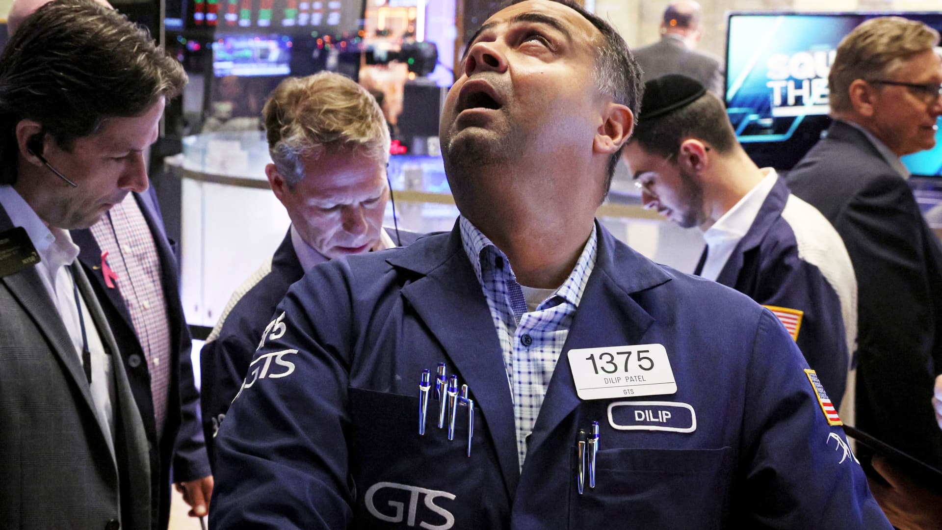 Photo of Der Dow steigt zu Beginn der Woche, während die Anleger auf die Fed-Sitzung und wichtige Inflationsdaten warten