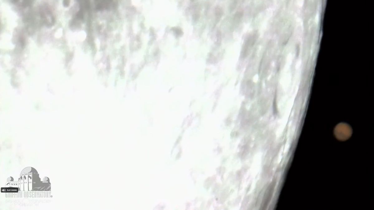 Photo of Eine seltene Marsfinsternis bei Vollmond fasziniert Sterngucker im Verborgenen